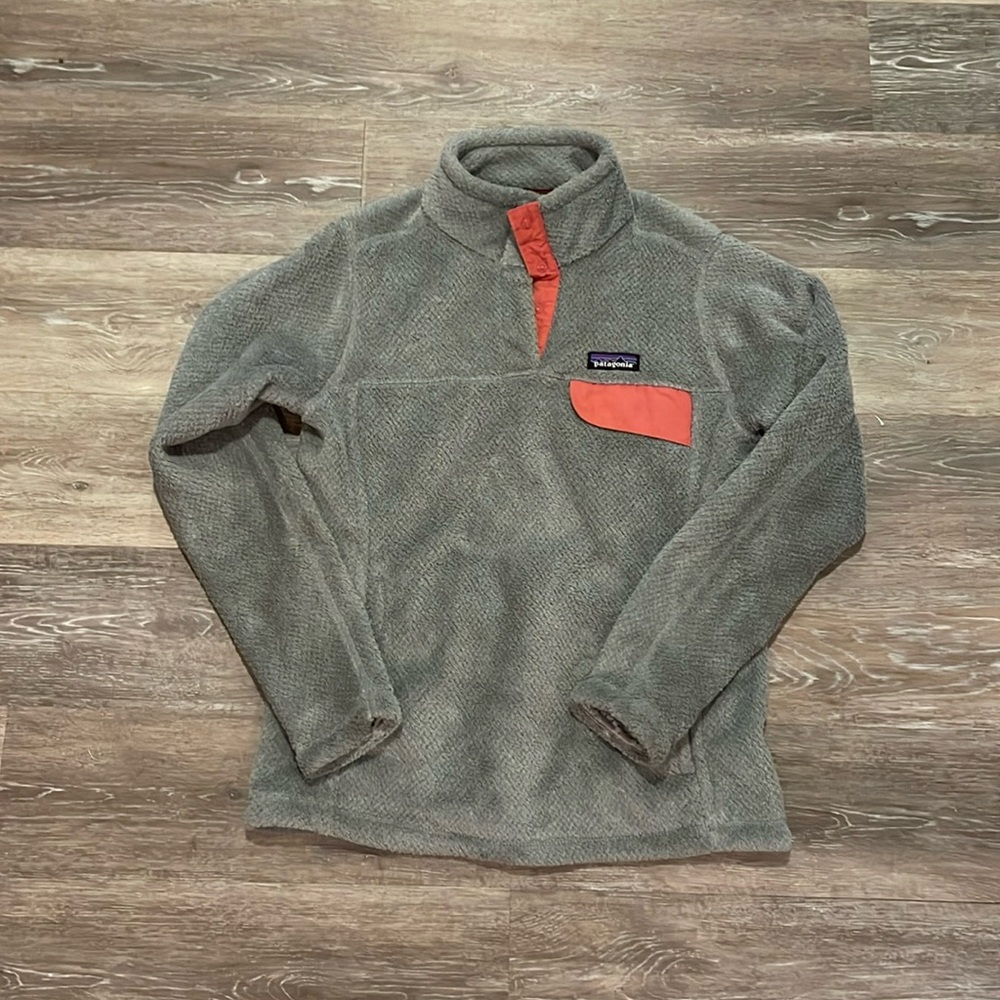 Patagonia fleece pullover in light gray and coral accents